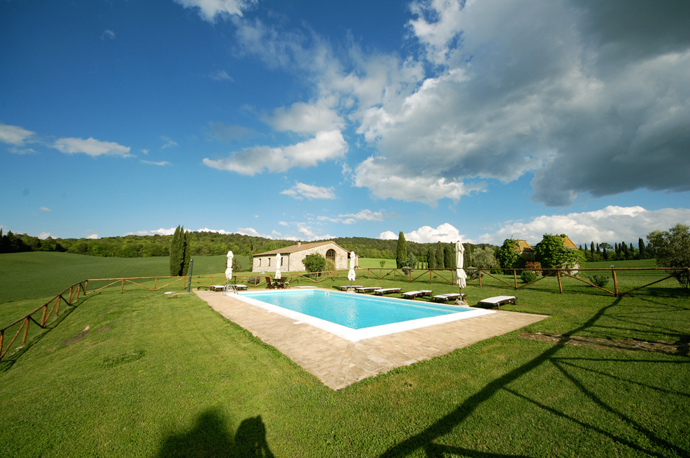 villa-pool-tuscany