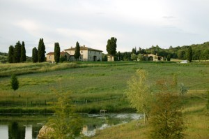 rent house in tuscany with lake