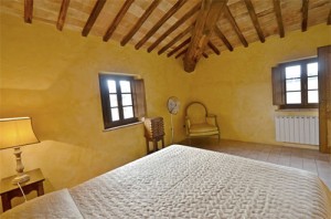 the bedroom of the villa in tuscany