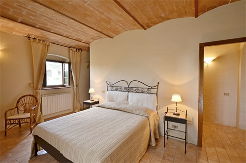 the bedroom of the tuscan villa