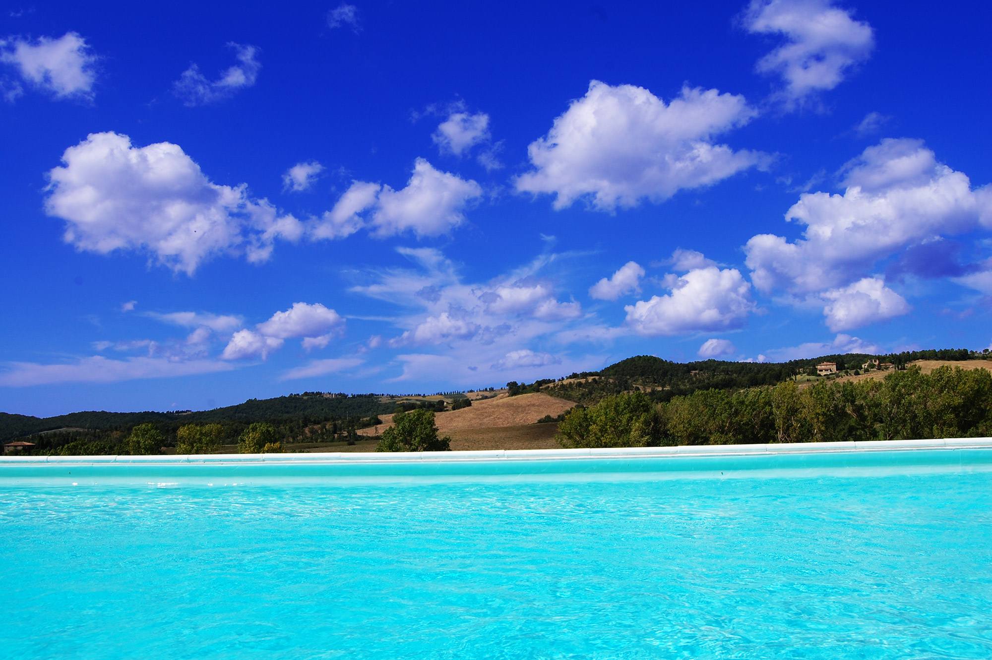 Tuscan Swimming pool hills view