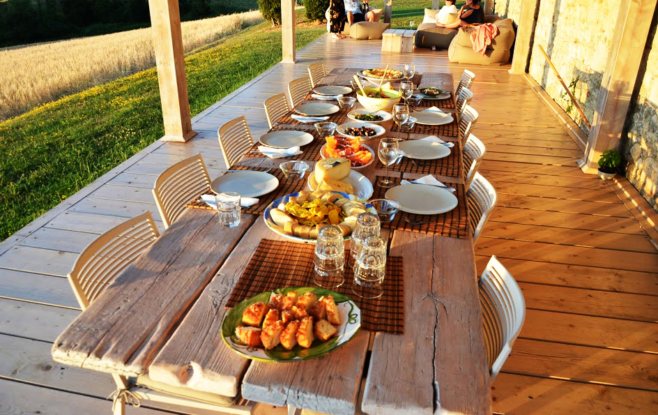 wooden table tuscany villa groups
