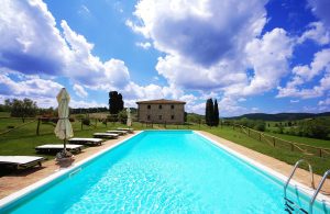 luxury villa pool rent in tuscany