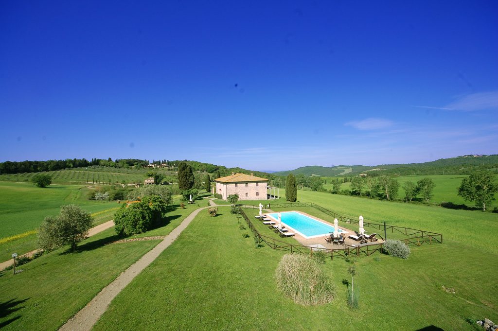 Rent villa in Tuscany panoramic pool