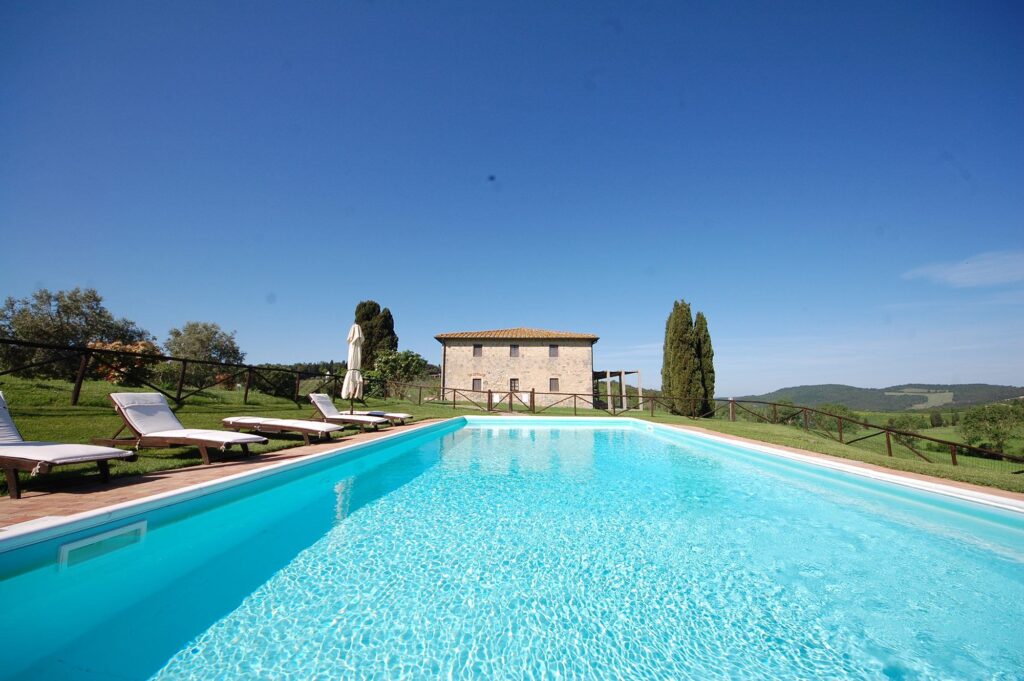 rent villa in Tuscany 5 bedrooms