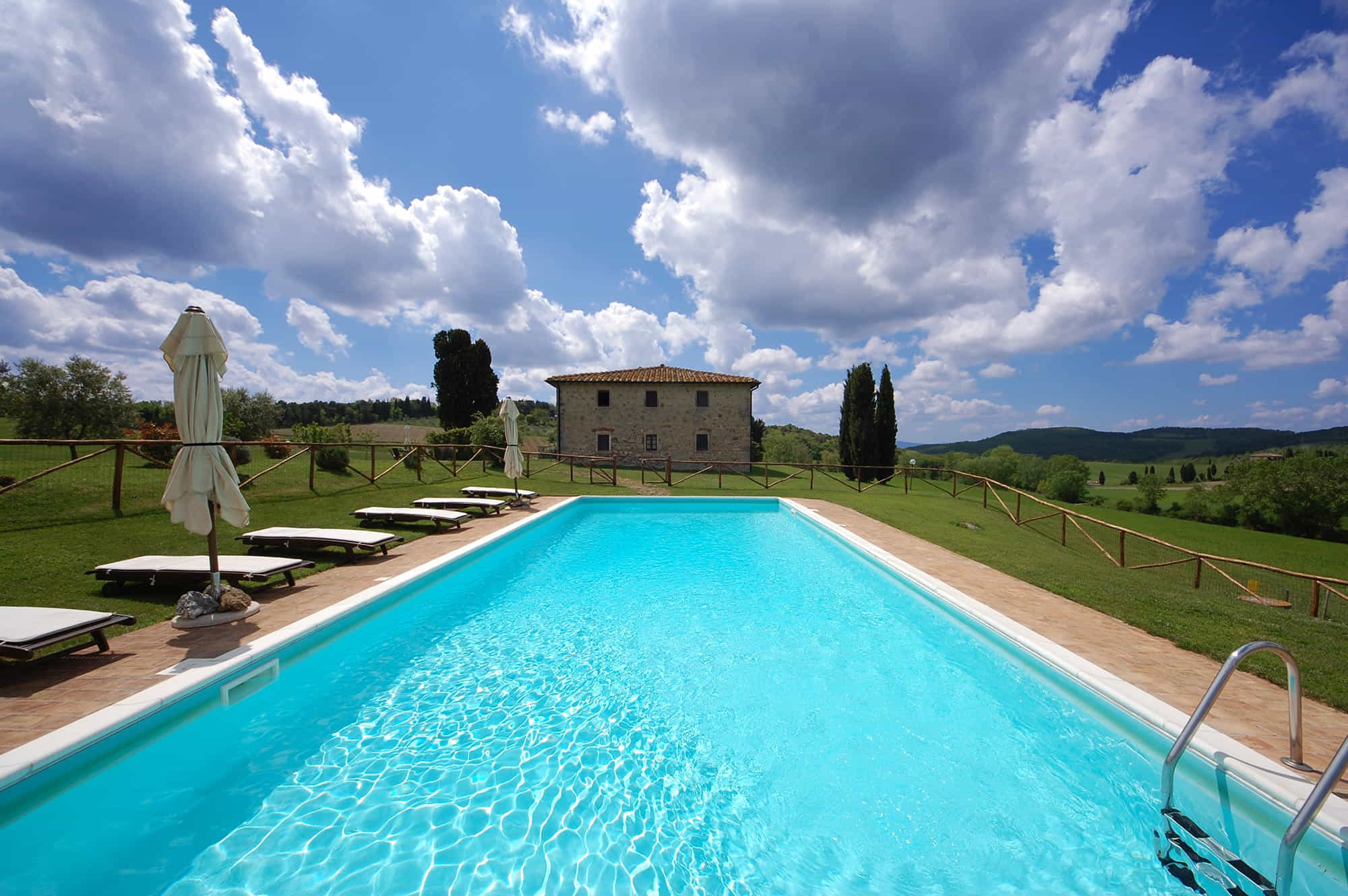 private villa pool in Tuscany in Volterra