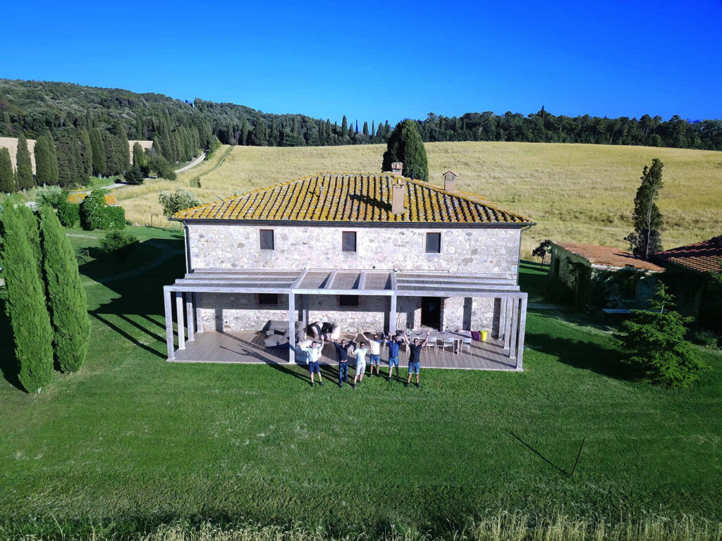 rent villa in tuscany for groups of friends